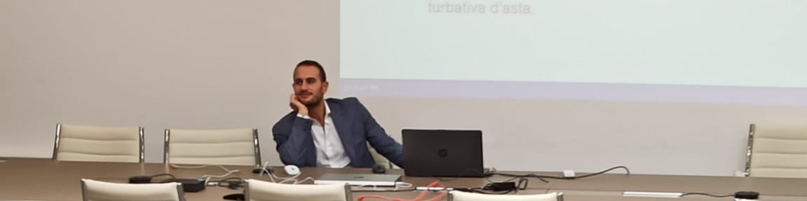 Avv. De Stefano durante una conferenza